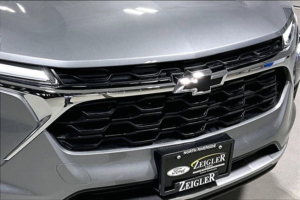 Used 2025 Chevrolet Trax LT w/ Driver Confidence Package image 29