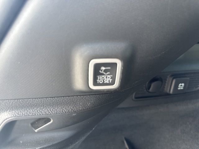 Used 2022 Jeep Grand Cherokee Overland w/ Luxury Tech Group IV image 37