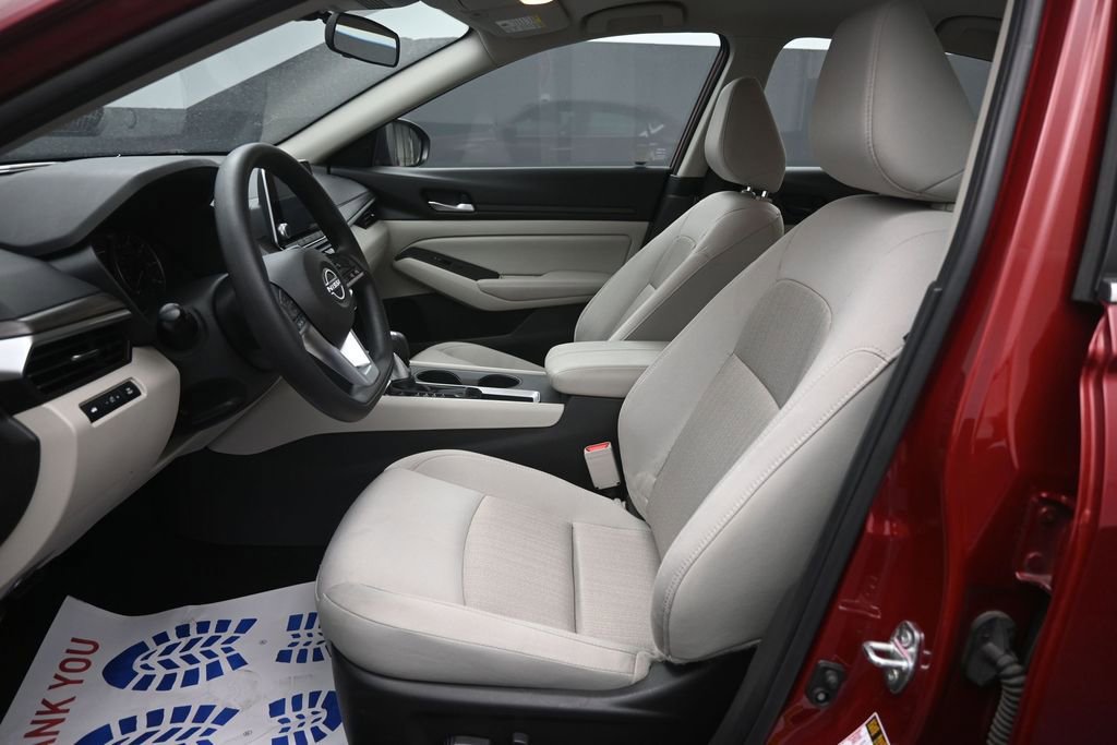 Used 2025 Nissan Altima 2.5 SV FWD image 18