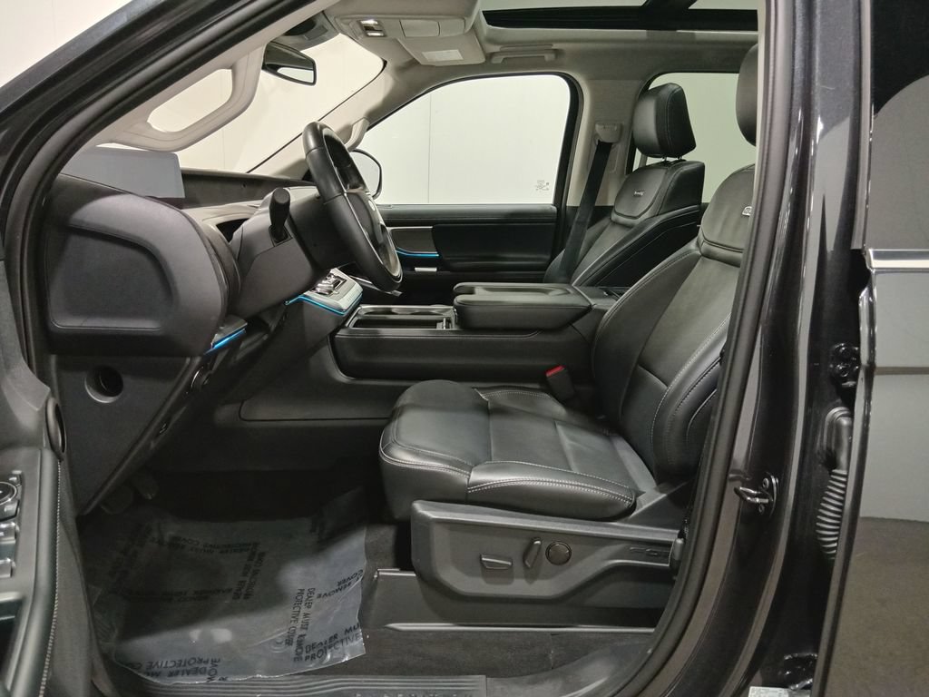 Certified 2025 Ford Expedition Max Platinum w/ Driver's Package AWD/4WD image 17