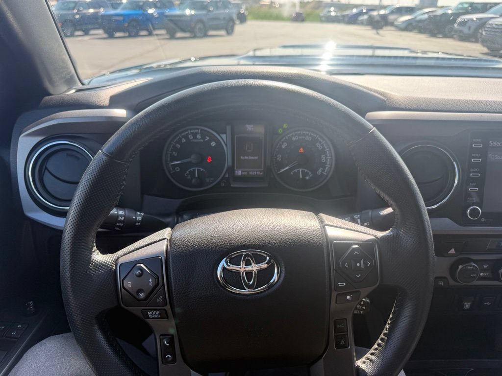 Used 2021 Toyota Tacoma TRD Sport AWD/4WD image 28