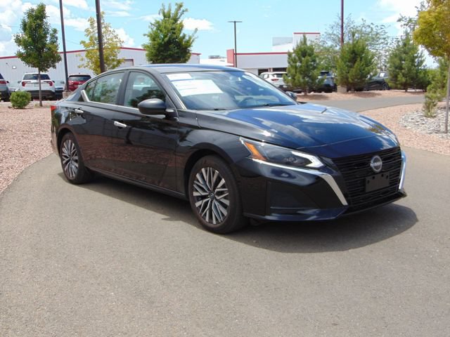 Used 2025 Nissan Altima 2.5 SV FWD image 8