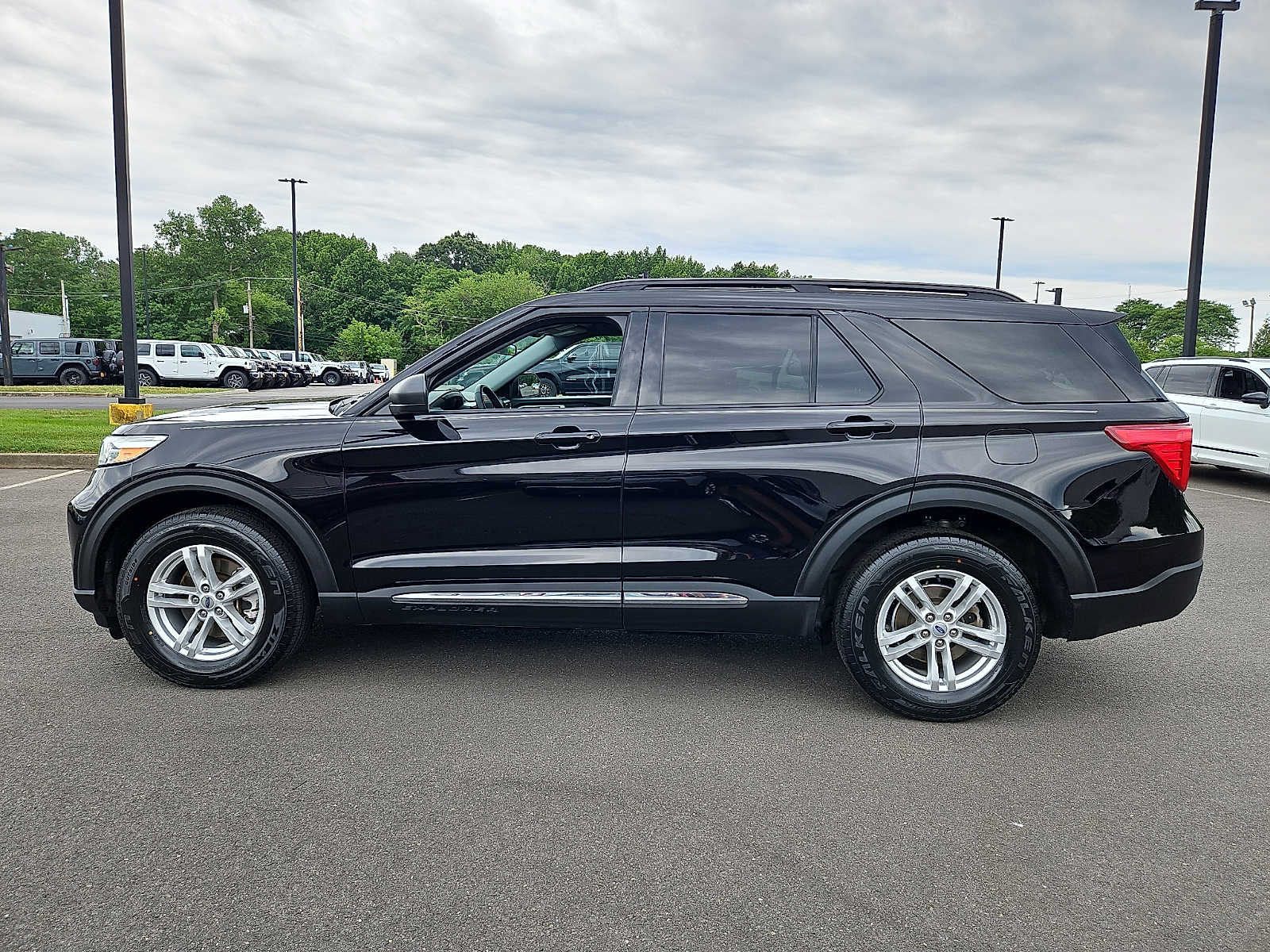 Certified 2023 Ford Explorer XLT w/ Equipment Group 202A AWD/4WD image 4