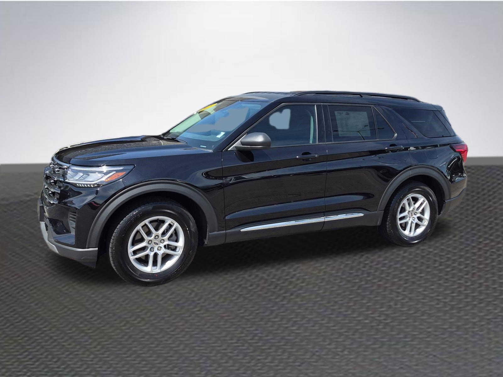 Certified 2025 Ford Explorer Active image 3