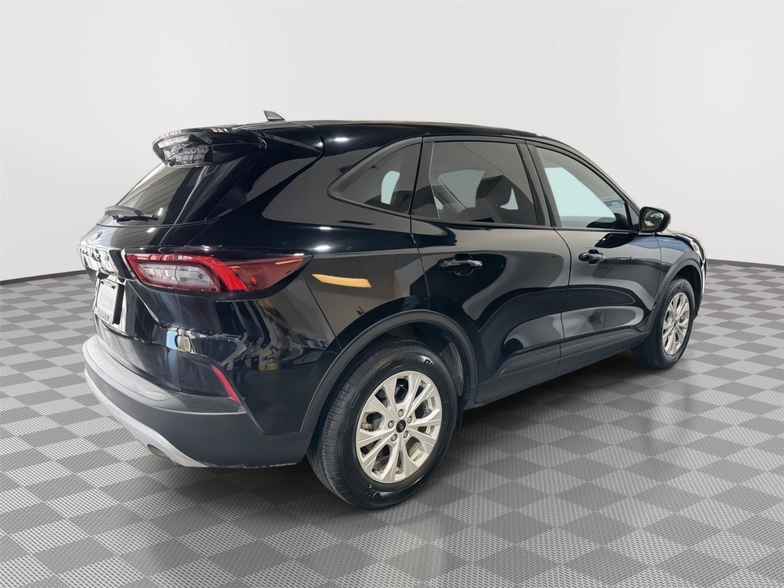 Certified 2025 Ford Escape Active w/ Cold Weather Package FWD image 7