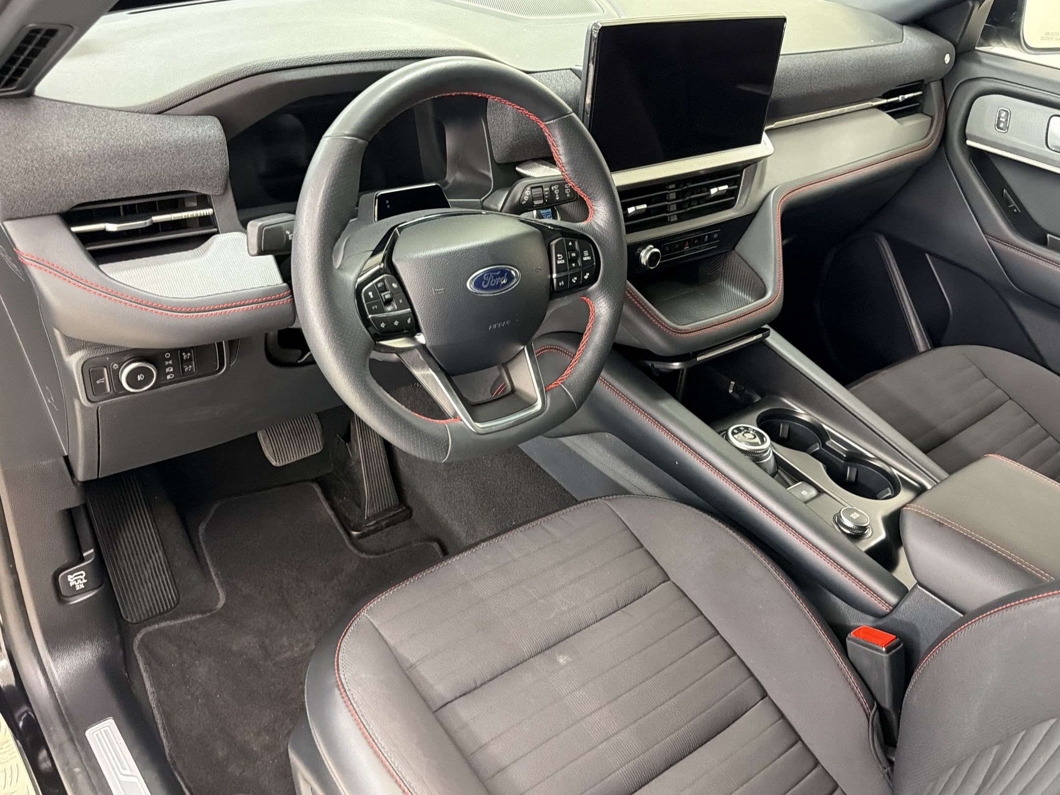 Certified 2025 Ford Explorer ST-Line w/ ST-Line Street Pack AWD/4WD image 4