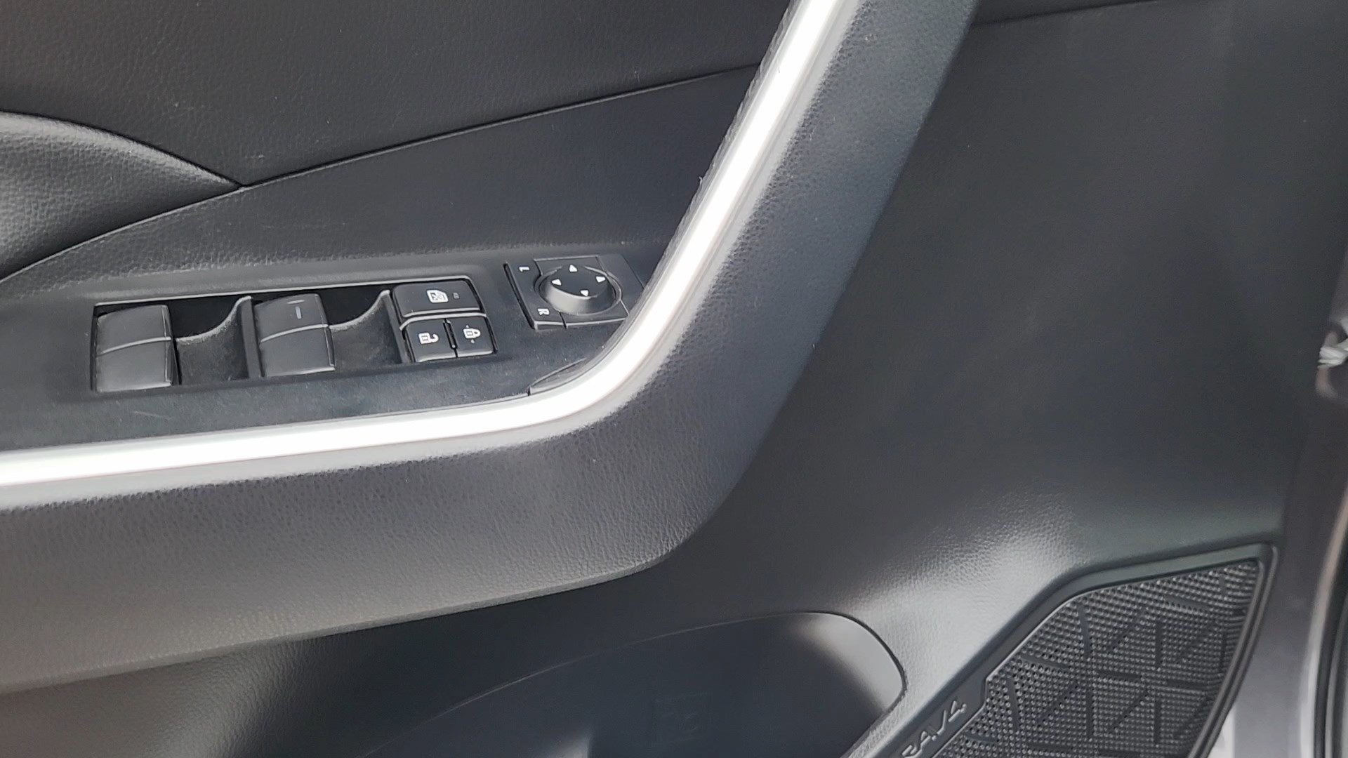 Used 2025 Toyota RAV4 LE AWD/4WD image 27