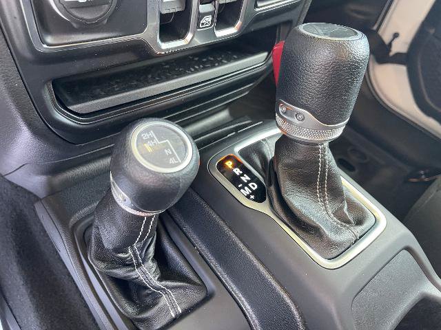 Used 2019 Jeep Wrangler Unlimited Sahara AWD/4WD image 19