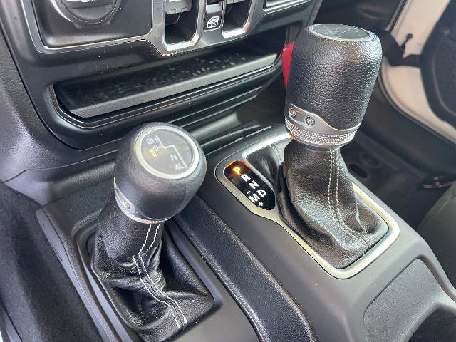 Used 2019 Jeep Wrangler Unlimited Sahara AWD/4WD image 19