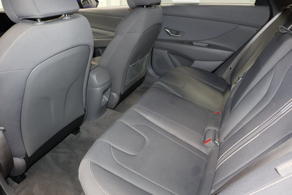 Used 2025 Hyundai Elantra SEL FWD image 22