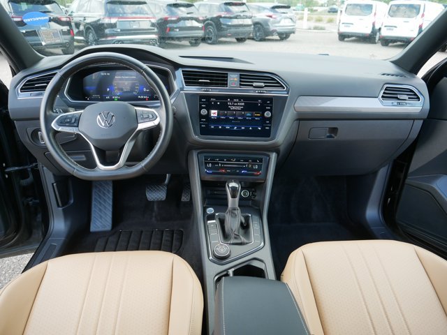 Used 2024 Volkswagen Tiguan SE AWD/4WD image 21