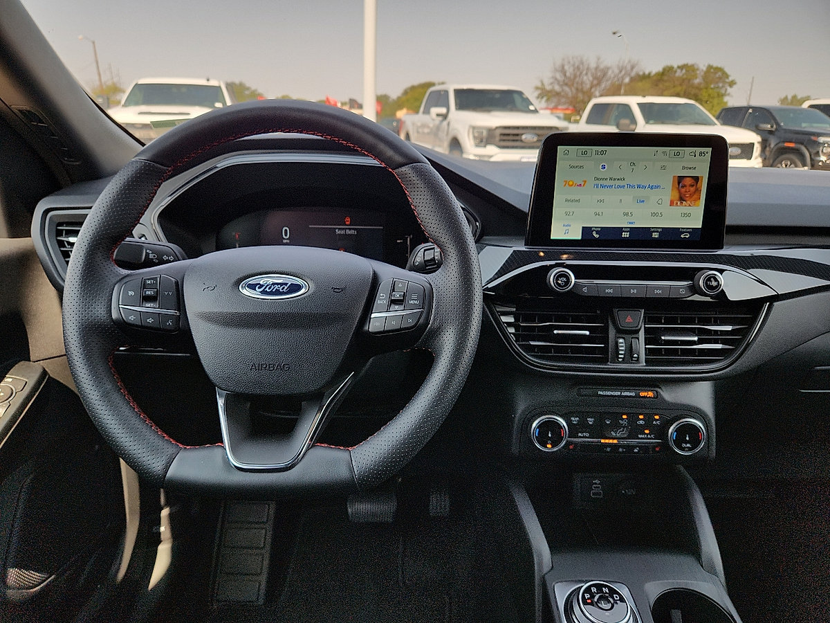 Certified 2025 Ford Escape ST-Line Select AWD/4WD image 6