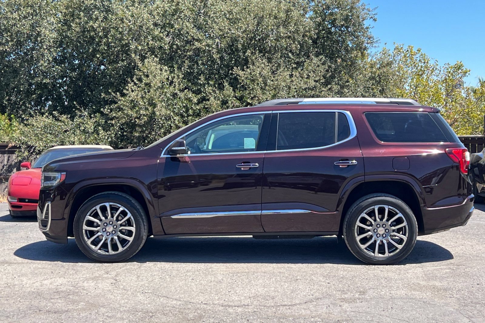 Used 2021 GMC Acadia Denali w/ Denali Ultimate Package AWD/4WD image 7