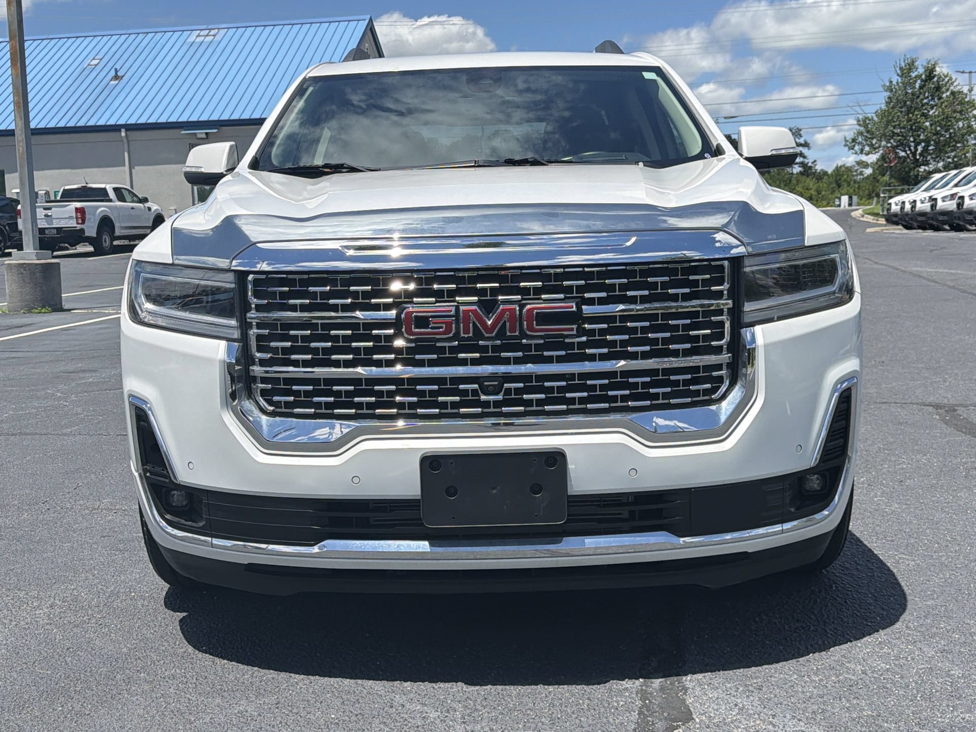 Used 2023 GMC Acadia Denali w/ Denali Technology Package AWD/4WD image 9