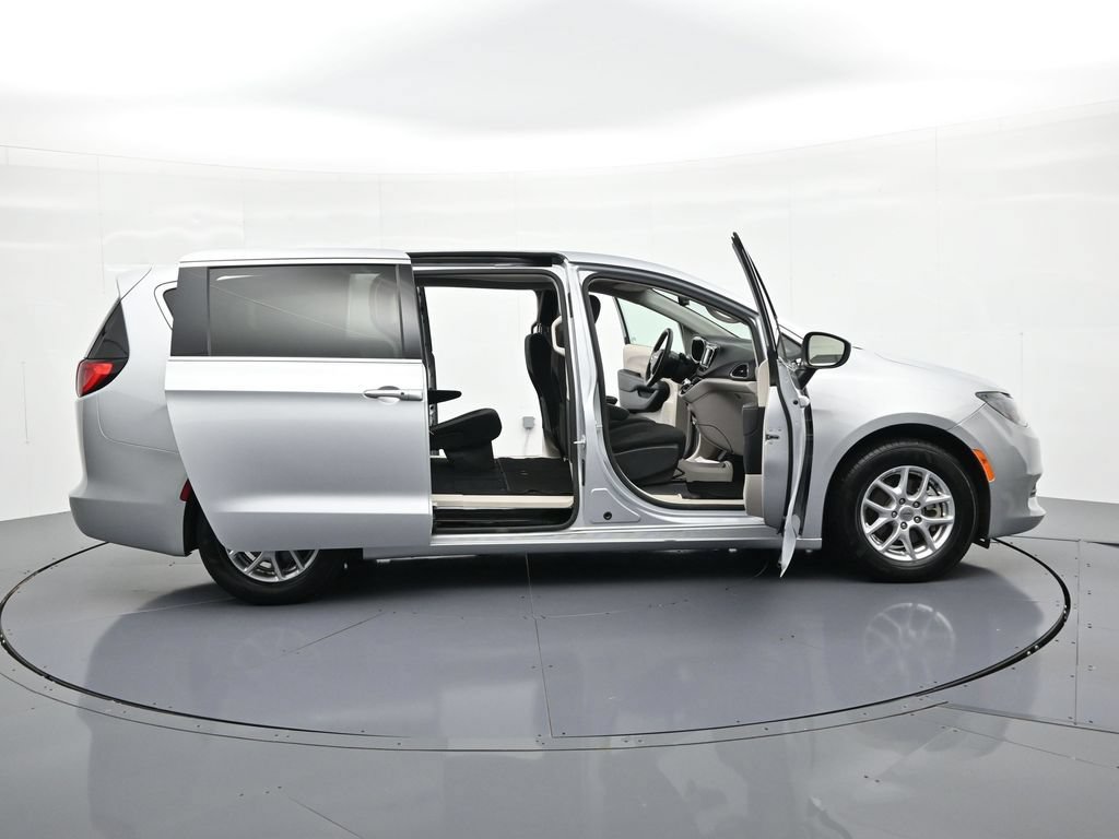 Used 2023 Chrysler Voyager LX FWD image 22