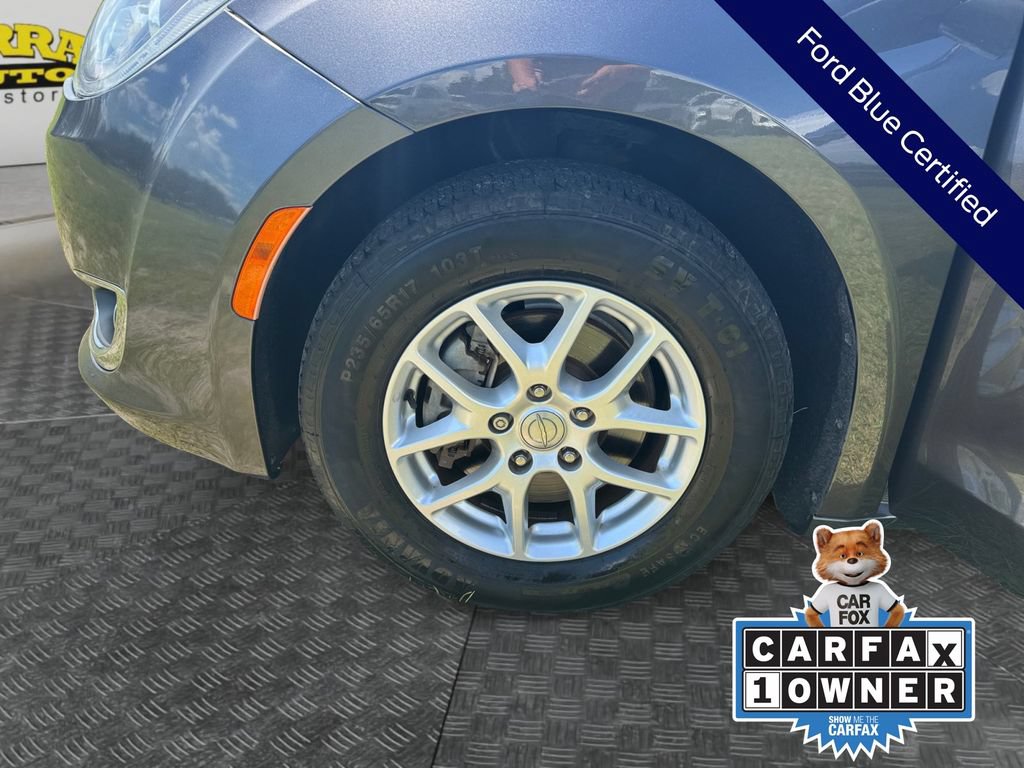 Used 2020 Chrysler Pacifica Touring FWD image 19