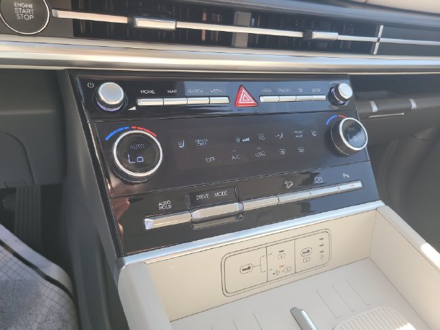 Used 2025 Hyundai Santa Fe SEL FWD image 19