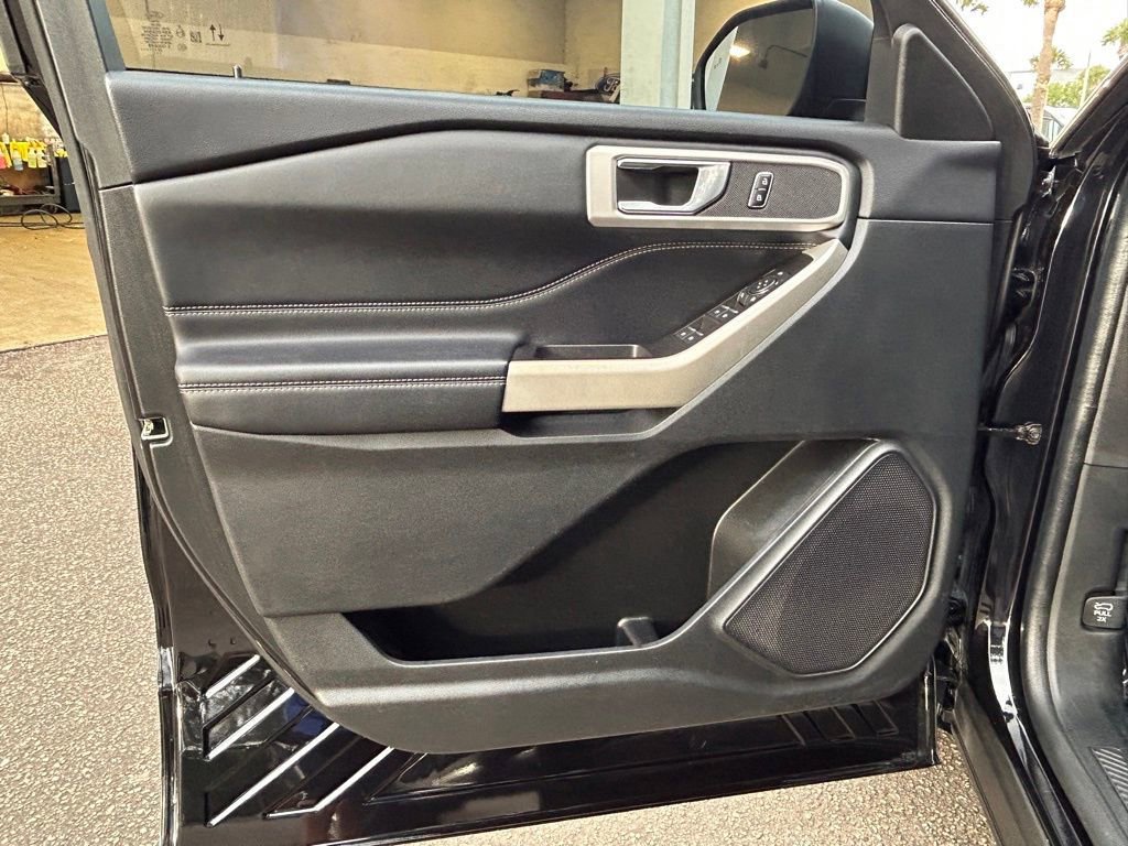 Certified 2022 Ford Explorer XLT w/ Equipment Group 202A RWD image 35