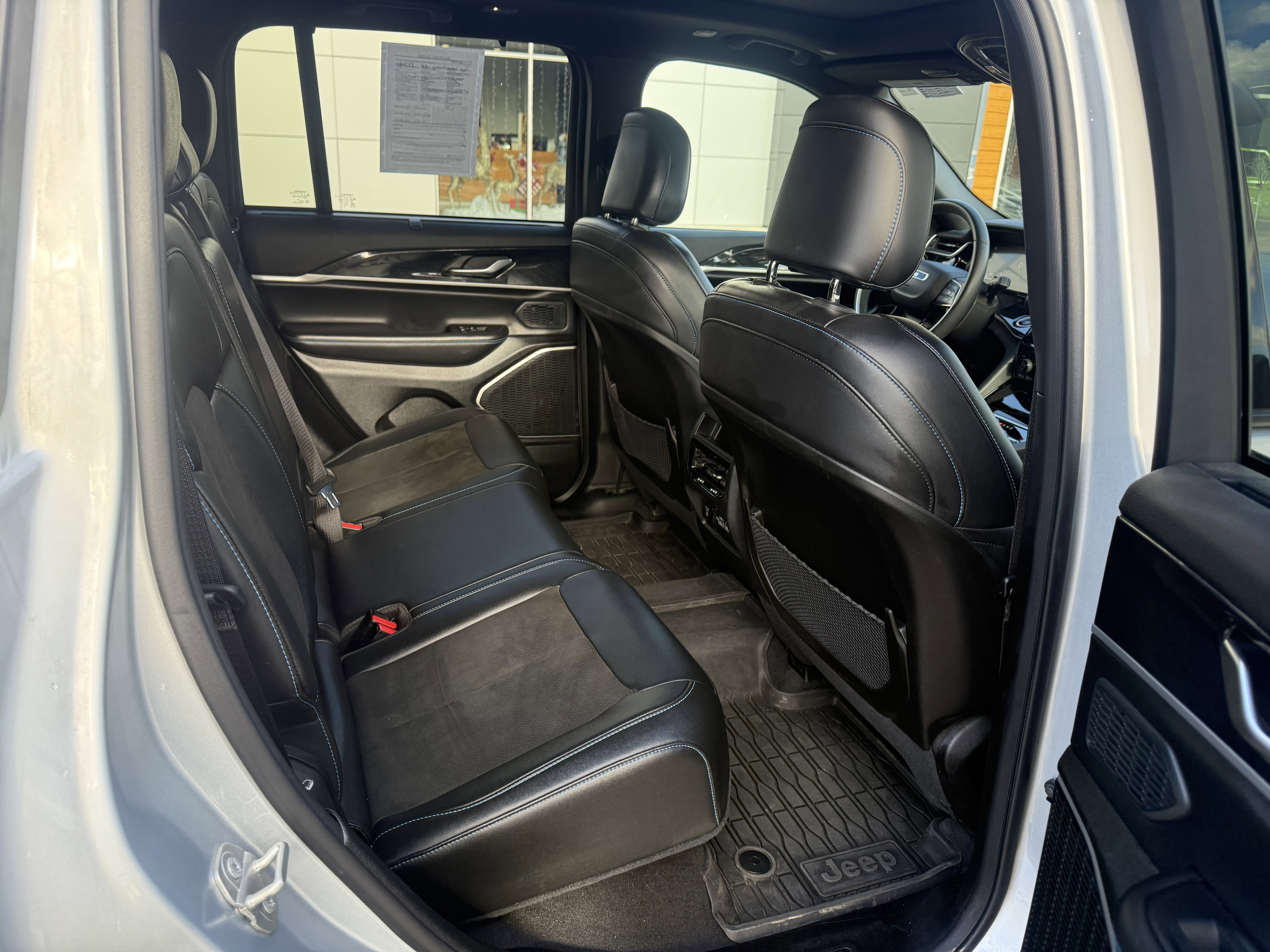 Used 2023 Jeep Grand Cherokee Trailhawk w/ Luxury Tech Group III image 10