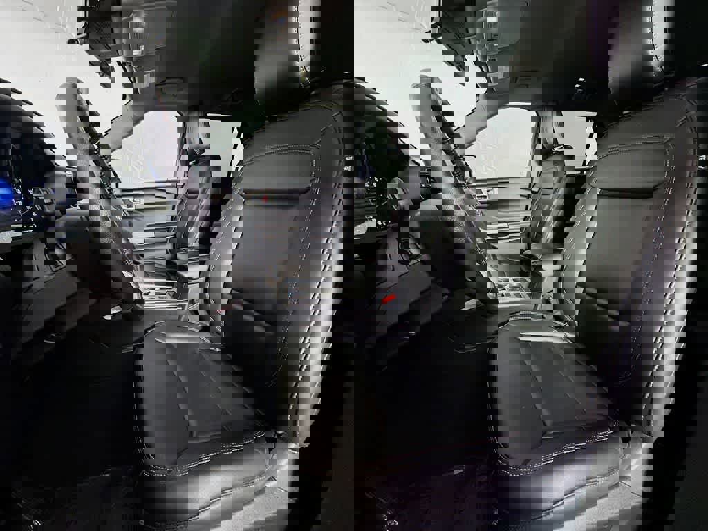 Certified 2022 Ford Explorer XLT w/ Equipment Group 202A image 15