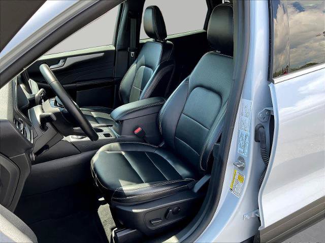 Certified 2025 Ford Escape Platinum AWD/4WD image 23