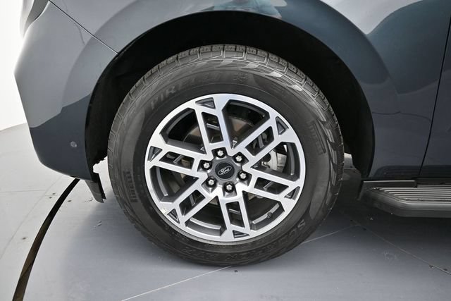 Certified 2025 Ford Expedition Active AWD/4WD image 9