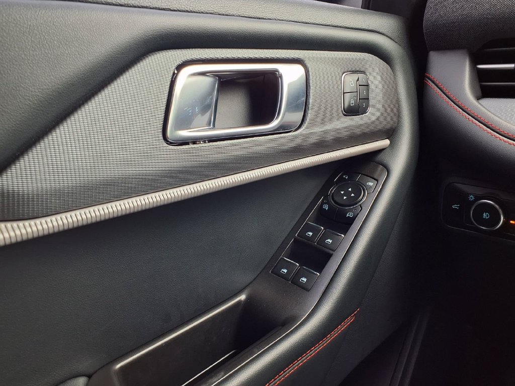 Certified 2025 Ford Explorer ST AWD/4WD image 32