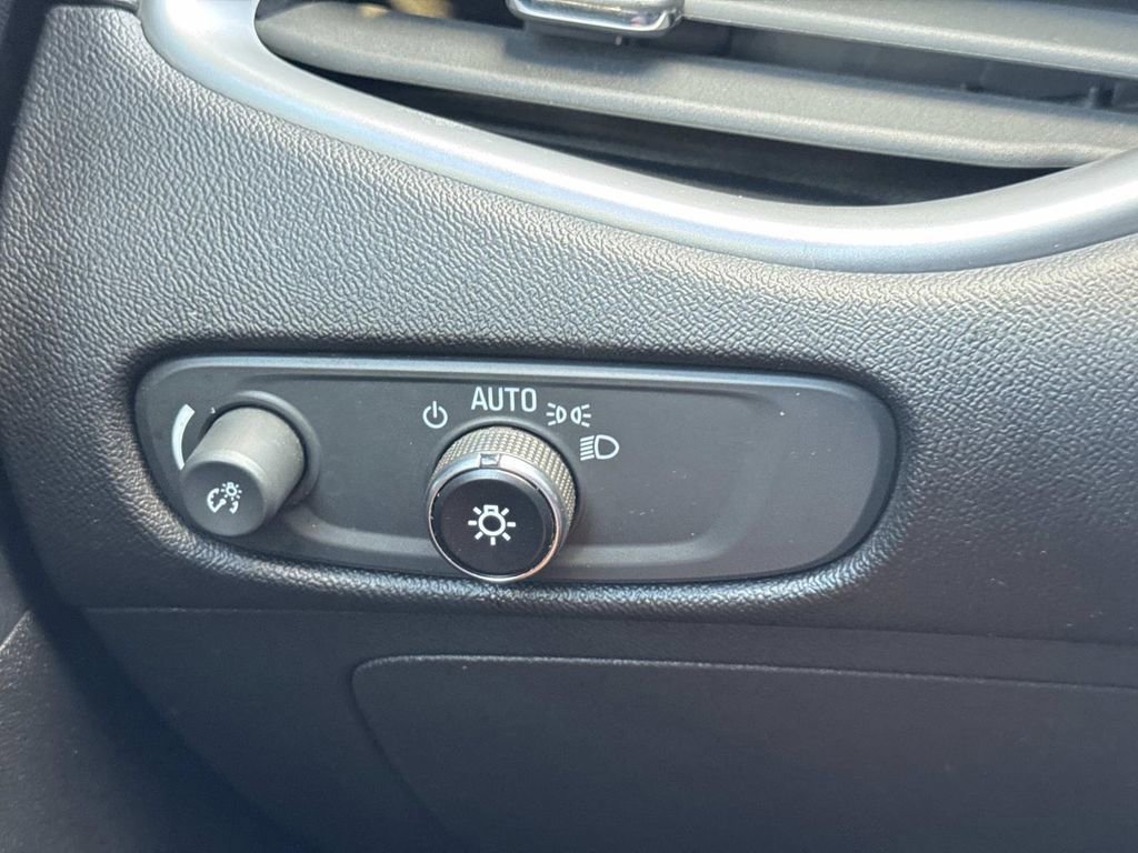 Used 2023 Chevrolet Malibu LT image 31