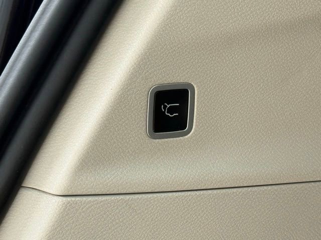 Used 2024 Chrysler Pacifica Touring-L FWD image 39