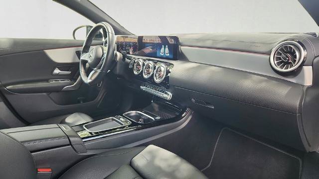 Used 2025 Mercedes-Benz CLA 250 image 32