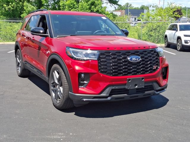 Certified 2025 Ford Explorer ST AWD/4WD image 2
