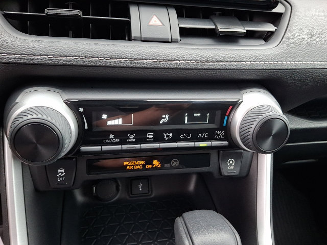 Used 2020 Toyota RAV4 LE w/ All Weather Liner Package AWD/4WD image 15
