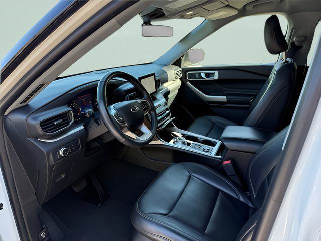 Certified 2022 Ford Explorer XLT w/ Equipment Group 202A AWD/4WD image 4