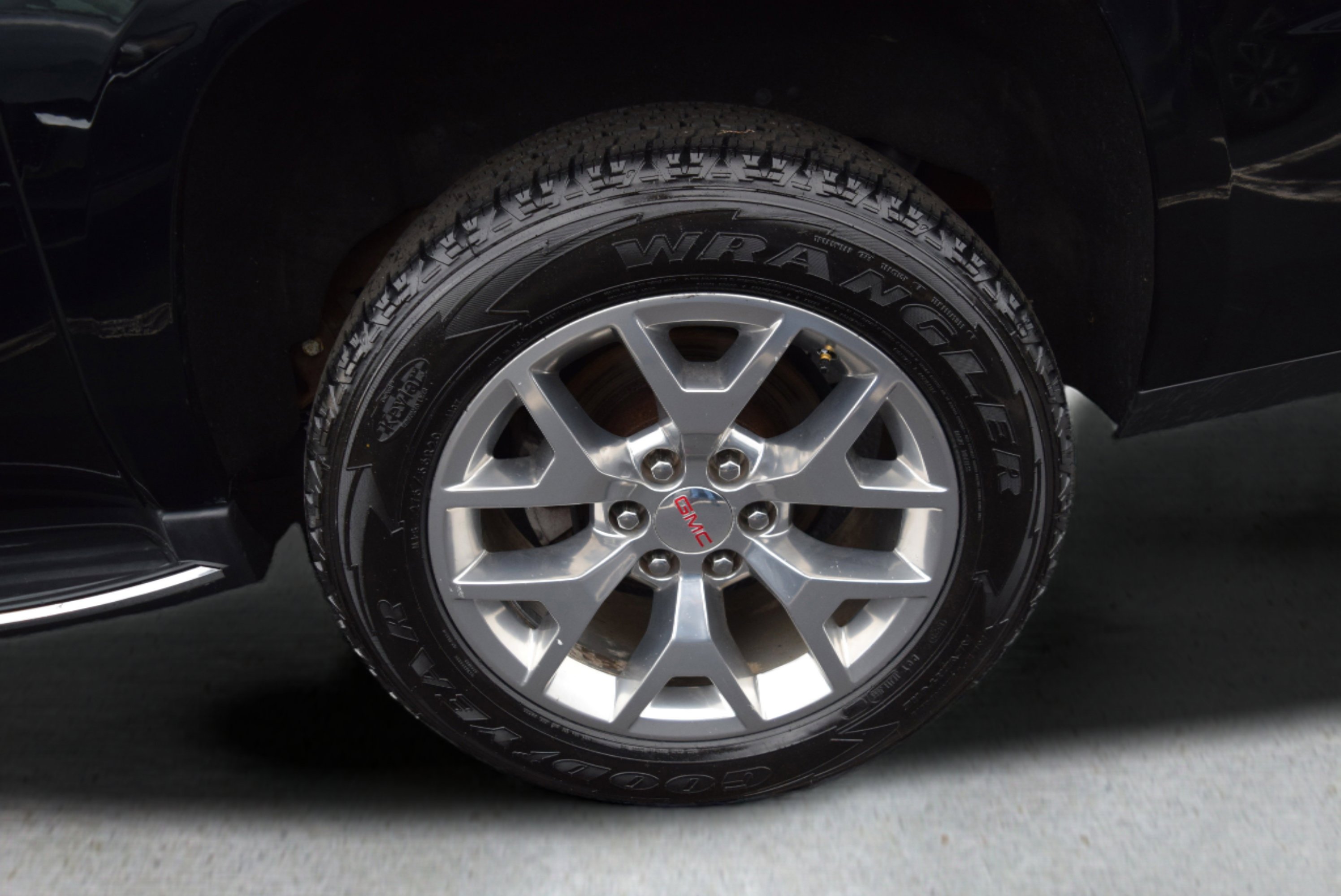 Used 2019 GMC Yukon XL SLE w/ SLE Value Package AWD/4WD image 8