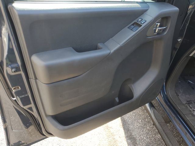 Used 2017 Nissan Frontier SV image 16