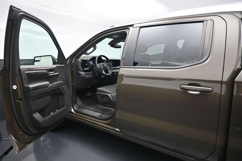 Used 2023 Chevrolet Silverado 1500 LT RWD image 9