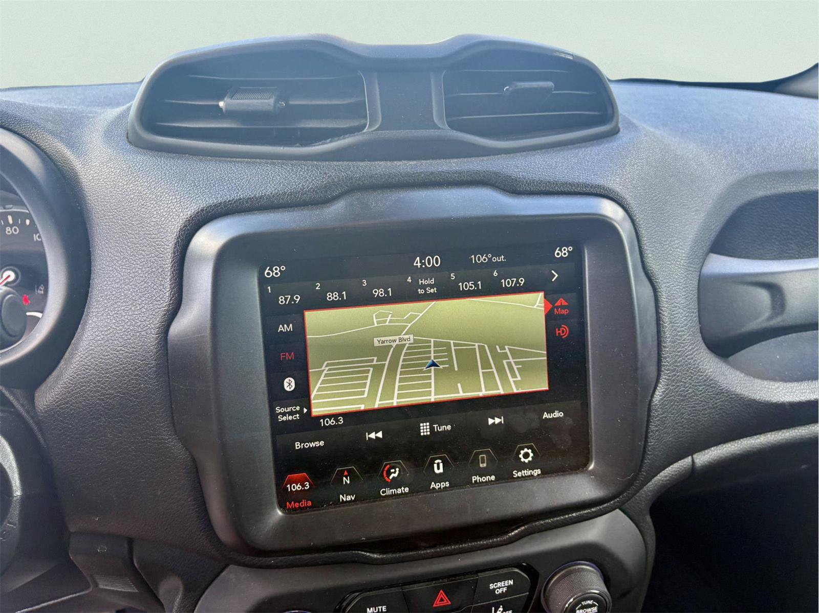 Used 2023 Jeep Renegade Latitude AWD/4WD image 15