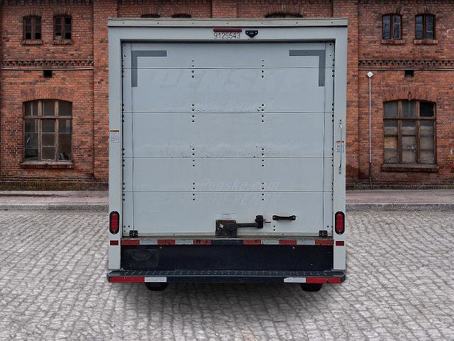 Used 2021 GMC Savana 3500 w/ Power Convenience Package RWD image 5