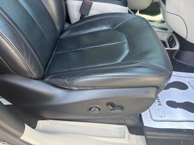 Used 2018 Chrysler Pacifica Touring-L Plus w/ Tire & Wheel Group FWD image 16