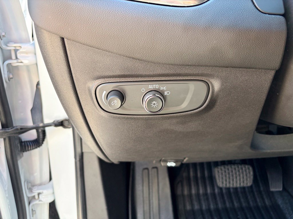 Used 2022 Chevrolet Equinox LT FWD image 20