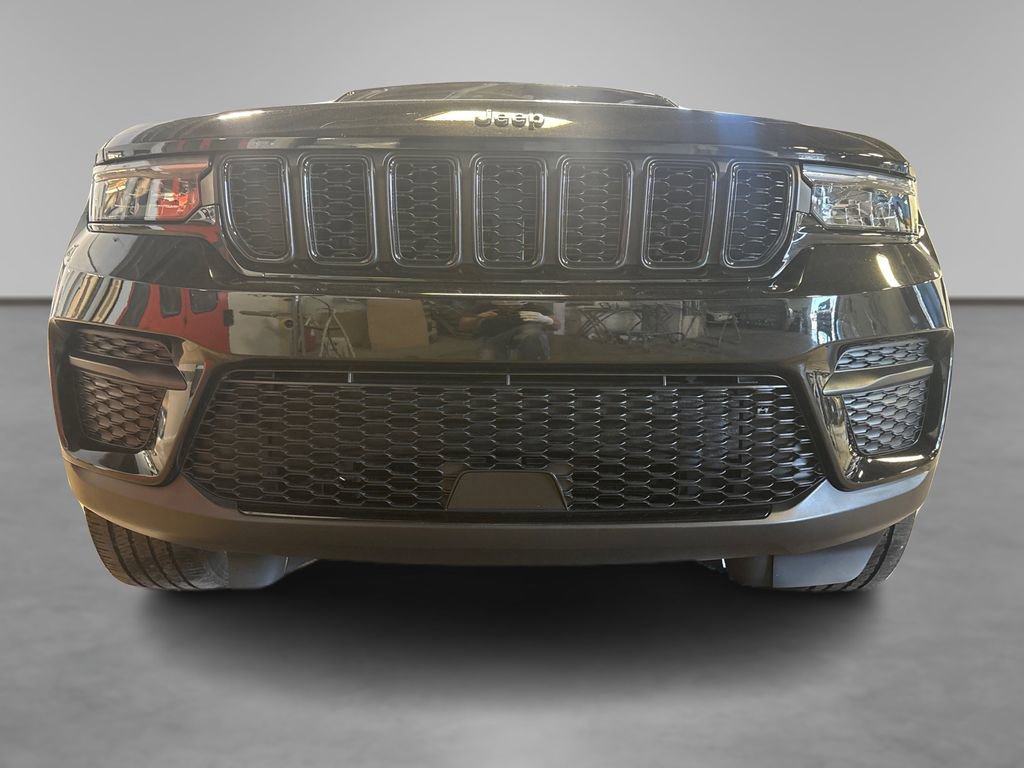 Used 2023 Jeep Grand Cherokee Altitude AWD/4WD image 13