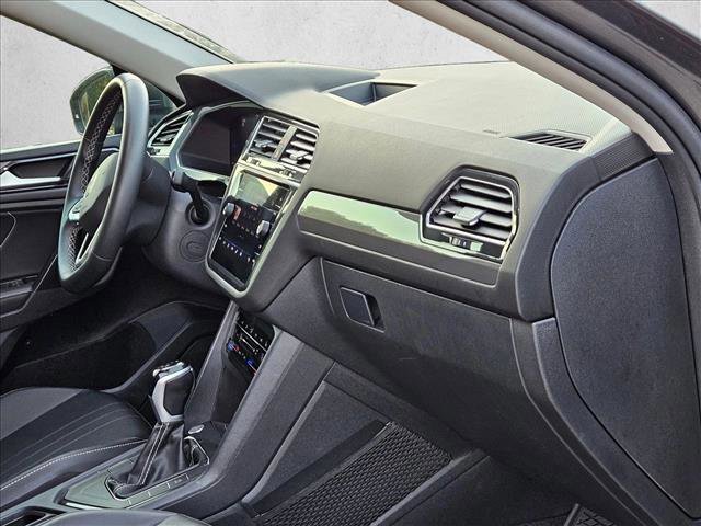 Used 2023 Volkswagen Tiguan SE FWD image 19