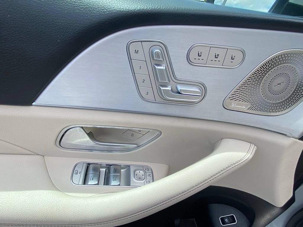 Used 2024 Mercedes-Benz GLS 450 4MATIC image 11