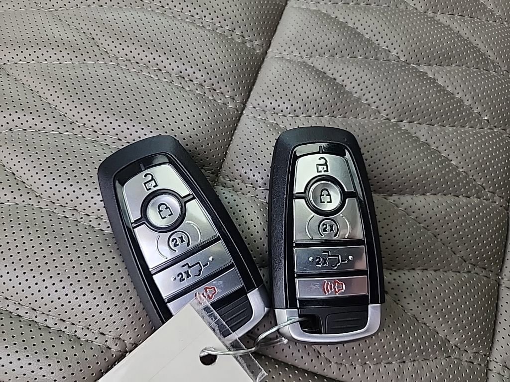 Certified 2025 Ford F350 Platinum w/ Platinum Plus Package image 12