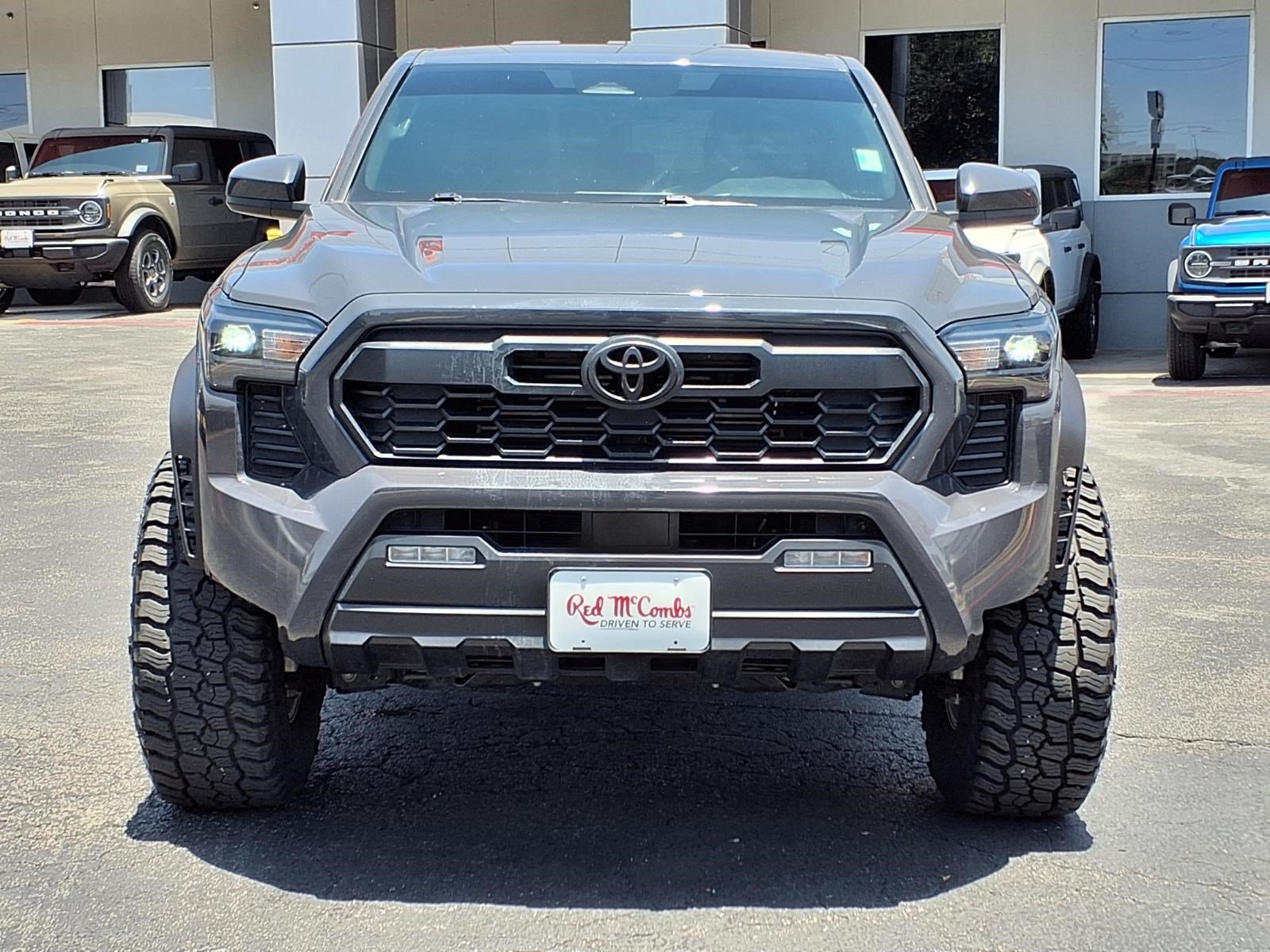 Used 2025 Toyota Tacoma TRD Off-Road AWD/4WD image 2