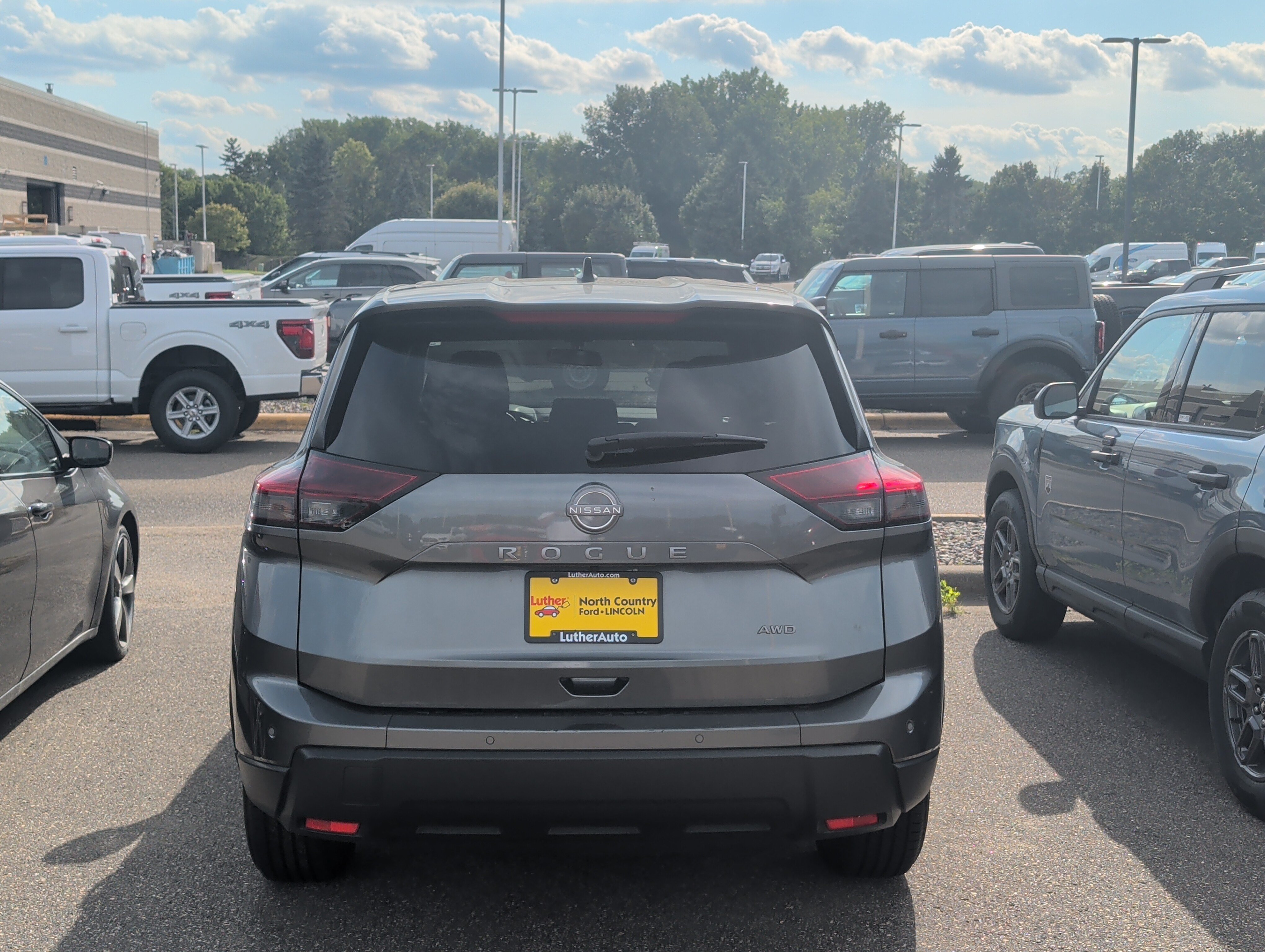 Used 2024 Nissan Rogue S AWD/4WD image 5