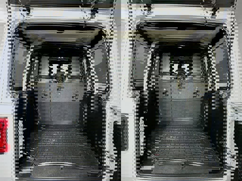 Used 2021 Jeep Wrangler Unlimited Rubicon w/ Trailer Tow Package image 24