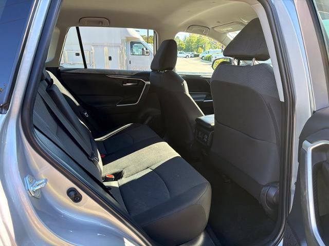 Used 2025 Toyota RAV4 XLE AWD/4WD image 28