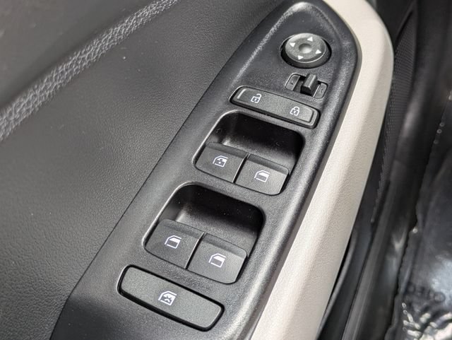 Used 2022 Hyundai Venue SEL FWD image 23