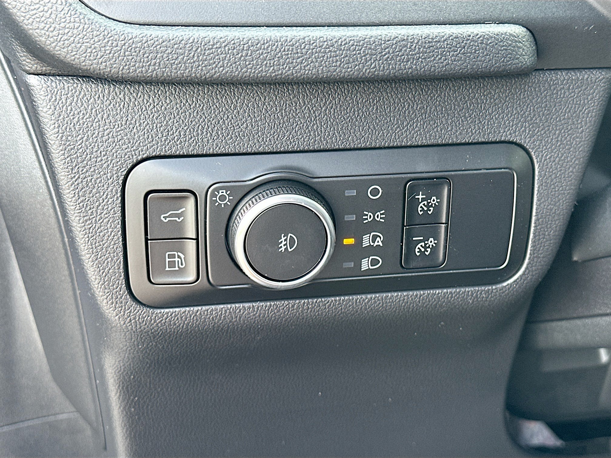 Certified 2025 Ford Escape Platinum w/ Premium Technology Package FWD image 10